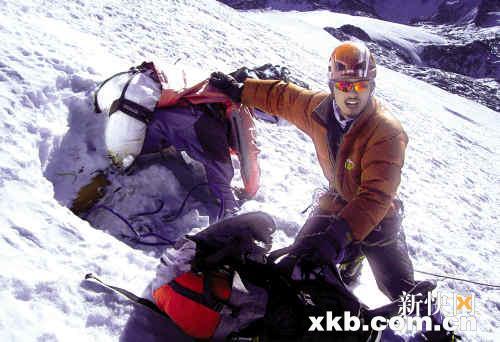 9名俄罗斯登山者遇难事件关于9名俄罗斯登山者遇难的事件，可能是由于极端天气、地形困难或其他不可预测的因素导致的。登山是一项极具挑战性和风险的运动，尤其是在复杂多变的环境和气候条件下。