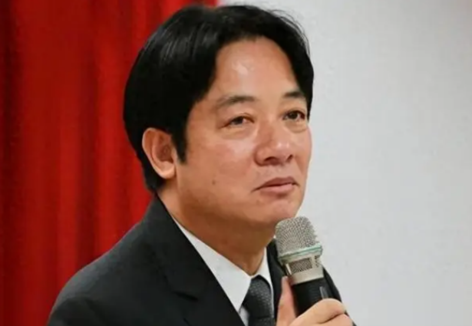赖清德替日本侵略者擦脂抹粉被批无耻赖清德替日本侵略者擦脂抹粉，无耻行为的批判